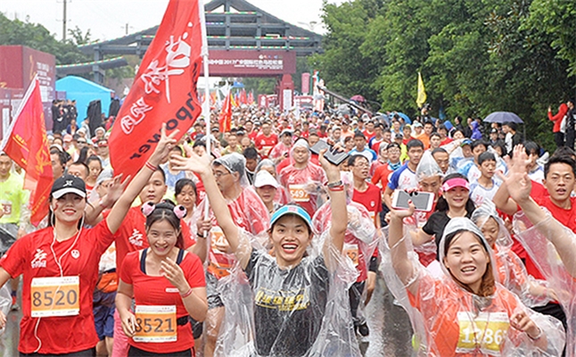 【互动家园】朱雀网小姐姐参加迷你马拉松比赛